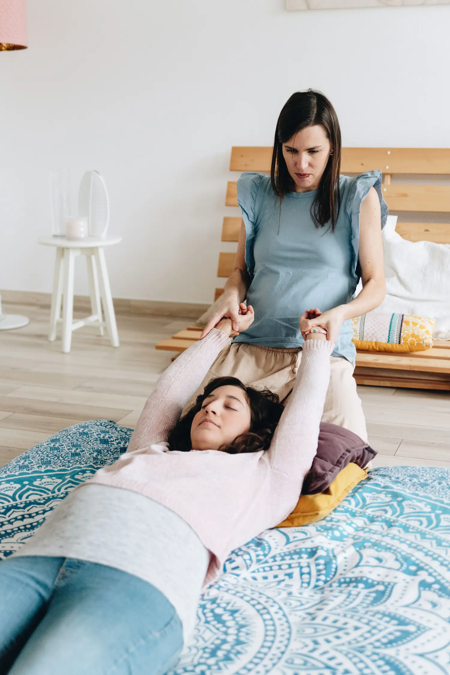 Yoga in gravidanza con l'ostetrica: benessere e preparazione al parto